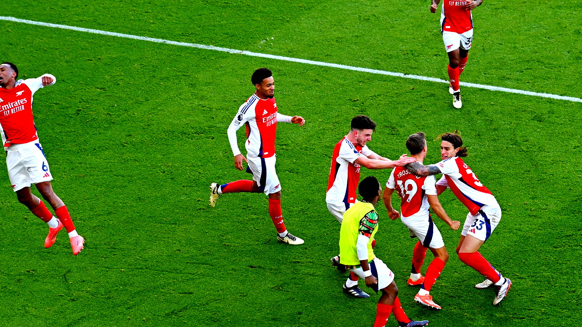 تروسارد يقود أرسنال لفوز متأخر على ليستر في الدوري الإنجليزي