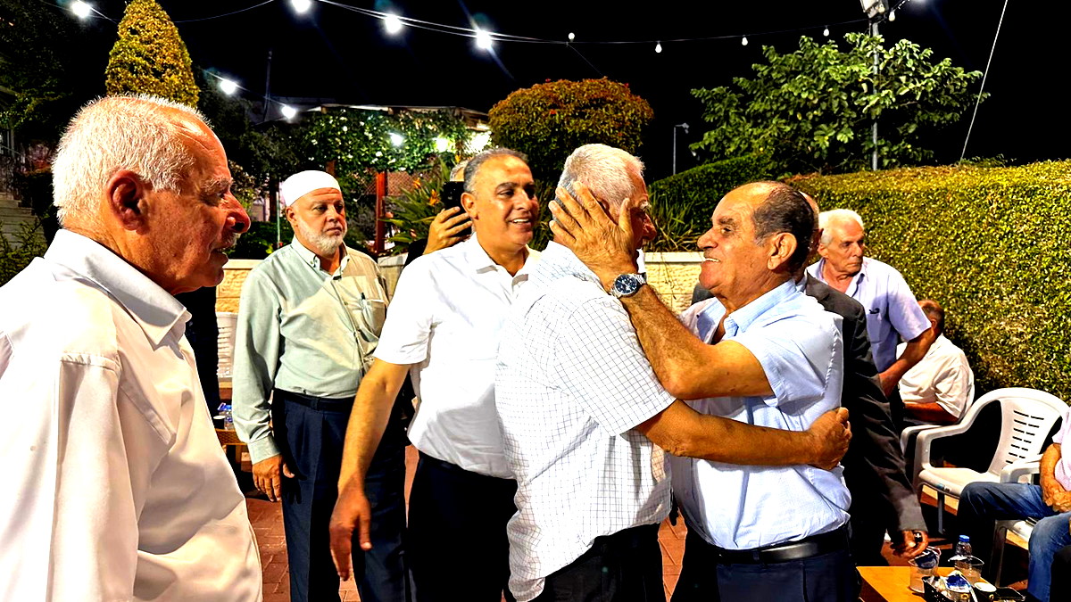 بأجواء من المحبّة والتسامح- إتمام مراسيم الصلح بين عائلتي يحيى وعسلي في مدينة كفرقرع وسط حضور مهيب