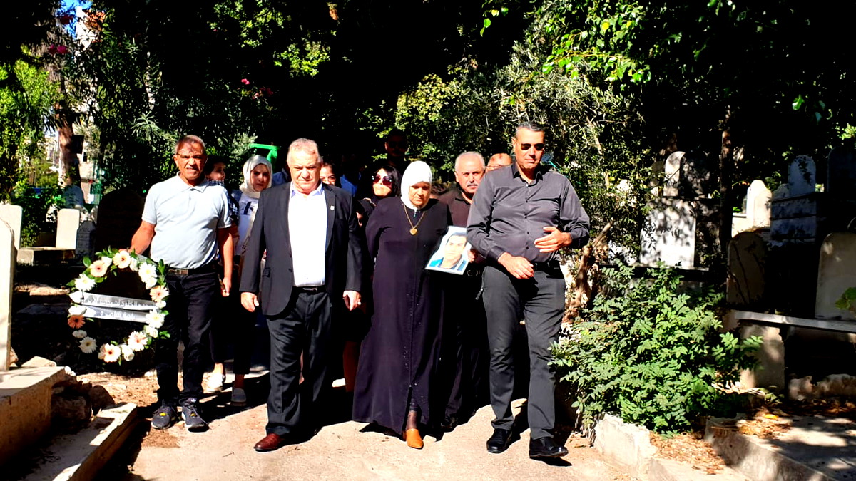 رئيس بلدية الناصرة علي سلّام وبمرافقة رئيس مجلس يافة الناصرة ماهر خليلية وشخصيات عدّة يحيون ذكرى الأوّل من أكتوبر 