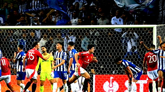 هاري ماغواير يُنقذ مانشستر يونايتد من هزيمة موجعة أمام بورتو