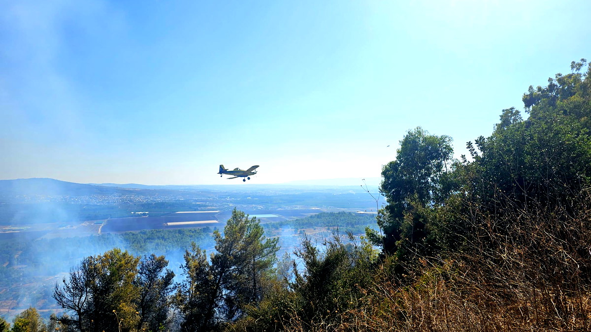 إندلاع حرائق جراء سقوط قذائف صاروخية في الجليل الغربي