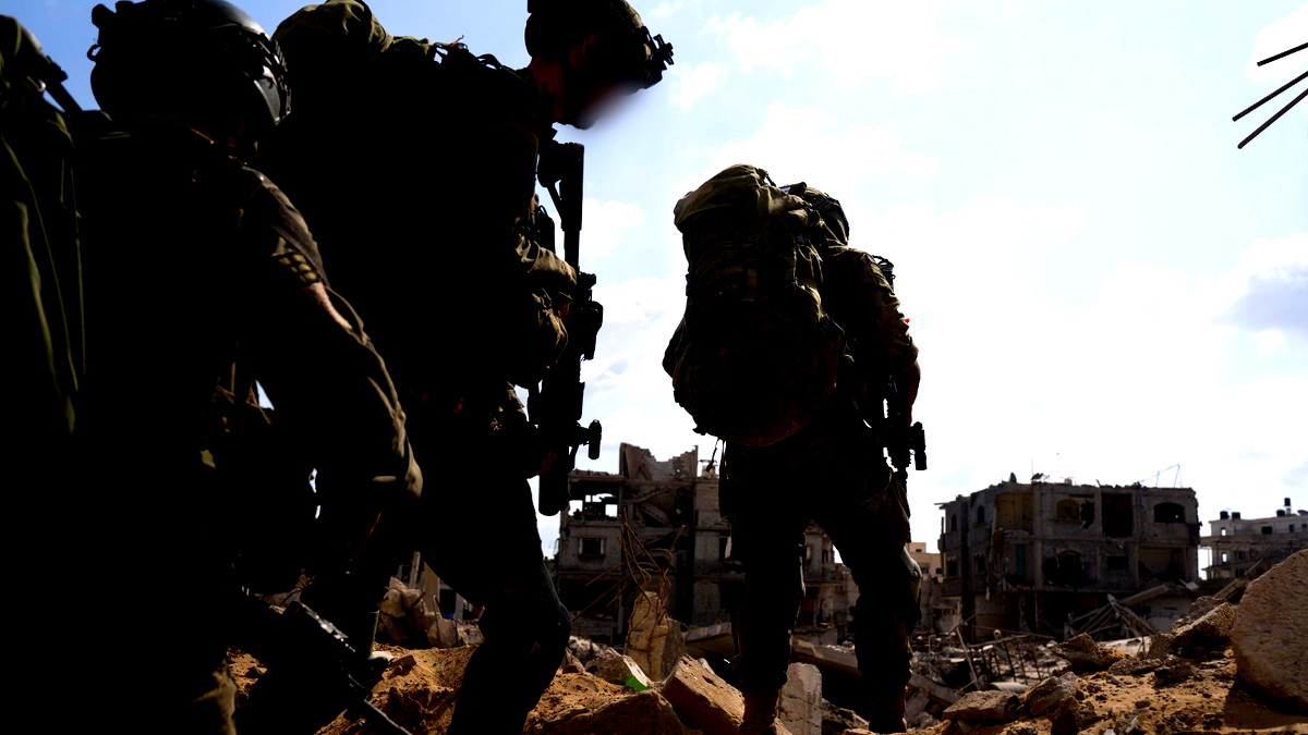  الجيش الإسرائيلي يعلن إستهداف مخازن أسلحة ومقرات وبنى تحتية في منطقة بيروت تابعة لحزب الله 