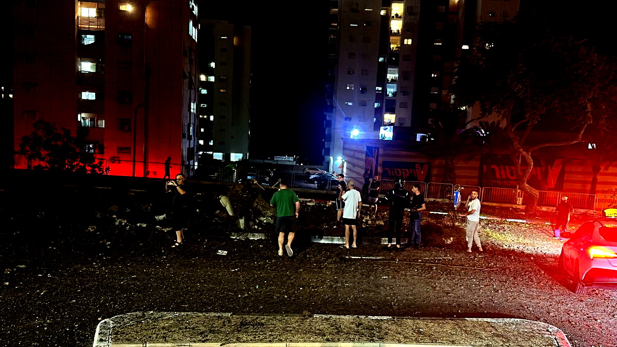 حيفا: 6 مصابين بجراح طفيفة ومتوسطة من الشظايا بعد سقوط صواريخ في المدينة