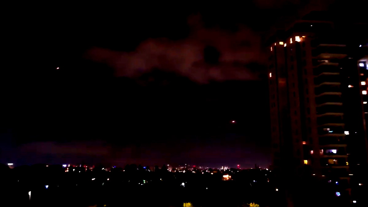 بعد تفعيل صفارات الانذار في تل ابيب ومحيطها.. الجيش الإسرائيلي: رصدنا إطلاق صواريخ من الأراضي اللبنانية باتجاه المركز