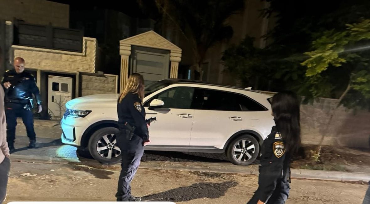 إطلاق نار على سيارة رئيس بلدية رهط الحاج طلال القريناوي بعد منتصف الليل