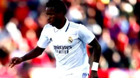 نجم ريال مدريد البرازيلي فينيسيوس جونيور يحمل مفاجأة سارة لمدربه الإيطالي كارلو أنشيلوتي