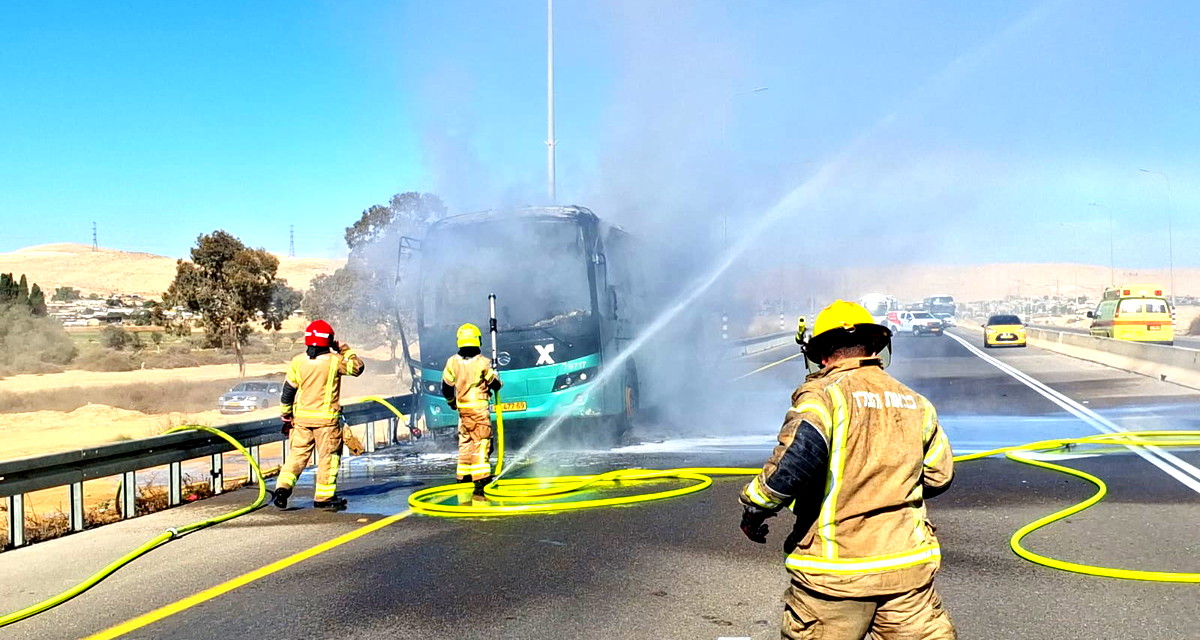 جنوب البلاد: اندلاع حريق في حافلة على شارع 25 - لم يبلغ عن اصابات 