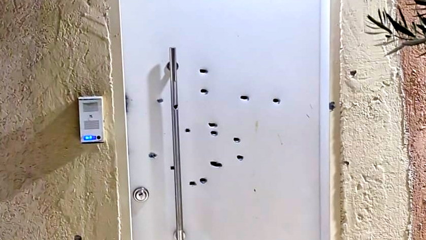 اطلاق نار على منزل في بلدة الناعورة والسكان يلقون القبض على مطلق النار