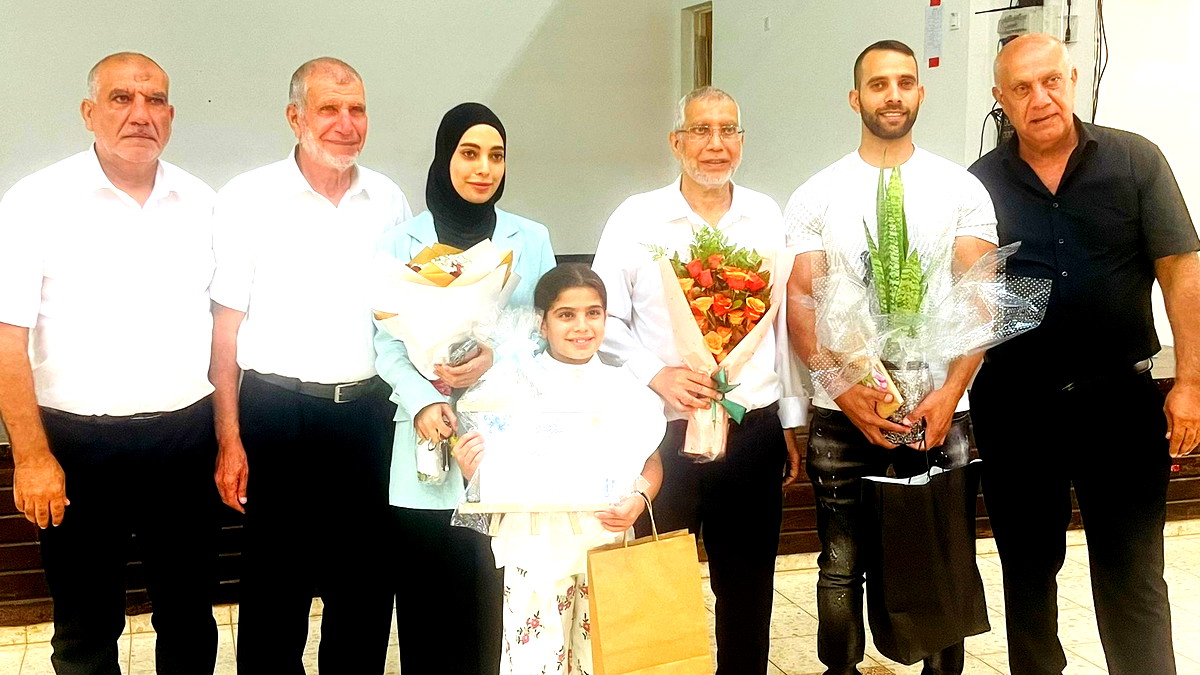 تكريم مدراء أقسام في كفر برا بعد سنوات من الخدمة