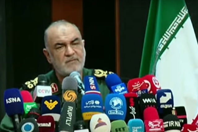 قائد الحرس الثوري يتوعد إسرائيل بضربة "موجعة" في حال هاجمت أهدافا إيرانية
