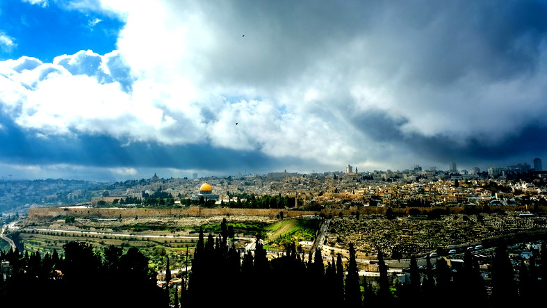 حالة الطقس: يكون الجو غائمًا جزئيًا... ولايطرأ تغير على درجات الحرارة