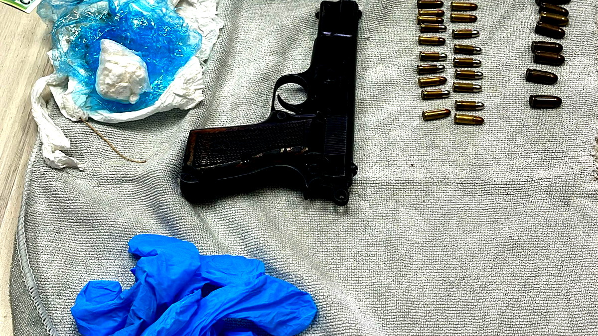 يافا-تل أبيب: القبض على شابان في الثلاثينيات من عمرهما بتهمة حيازة سلاح وذخيرة ومبلغ مالي بقيمة 5000 شيكل