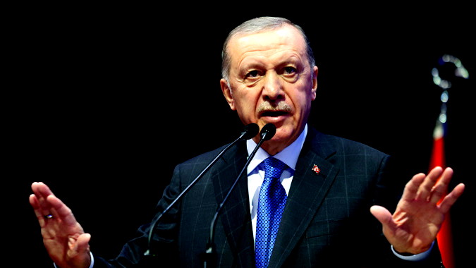 أردوغان يعلن عن مبادرة لفرض حظر على تصدير الأسلحة إلى إسرائيل