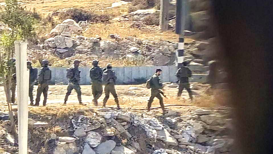 إذاعة الجيش الإسرائيلي: إطلاق نار على سائق حاول تنفيذ عملية دهس عند حاجز حزما العسكري شمالي القدس