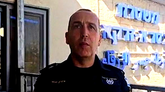 اعتقال مشتبهين بحيازة مسدس في جسر الزرقاء