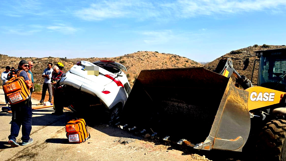 إصابة إمرأة بالثلاثينيات من عمرها بجراح خطيرة إثر تعرضها لحادث على شارع 5