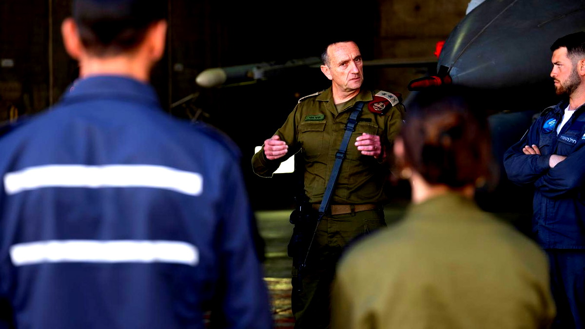 رئيس الأركان في قاعدة رامون: إذا أطلقت إيران صواريخ على إسرائيل – سنعرف الوصول إلى إيران مرة أخرى بقدرات لم نستخدمها