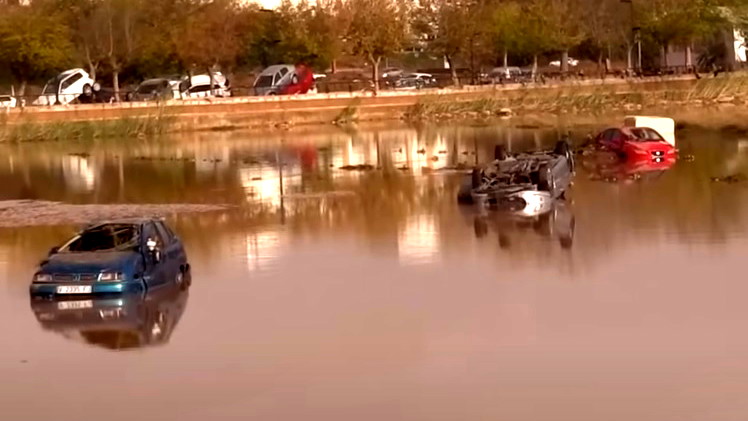 وكالة الأنباء الإسبانية: 140 ضحية نتيجة الأمطار الغزيرة والفيضانات