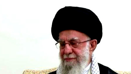 المرشد الإيراني يهدد بالعبرية: أمريكا وإسرائيل ستتلقيان ردا ساحقا