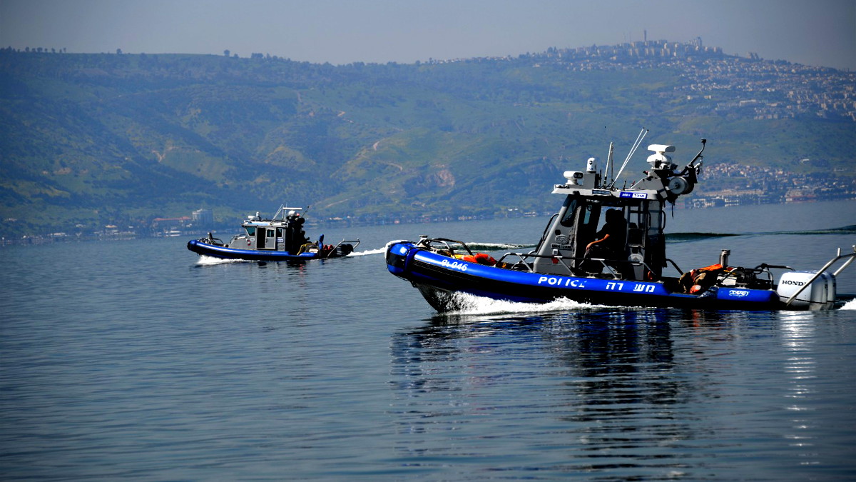 الشرطة في بيانها: عمليات بحث متواصلة عن رجل دخل إلى بحيرة طبريا واختفت آثاره