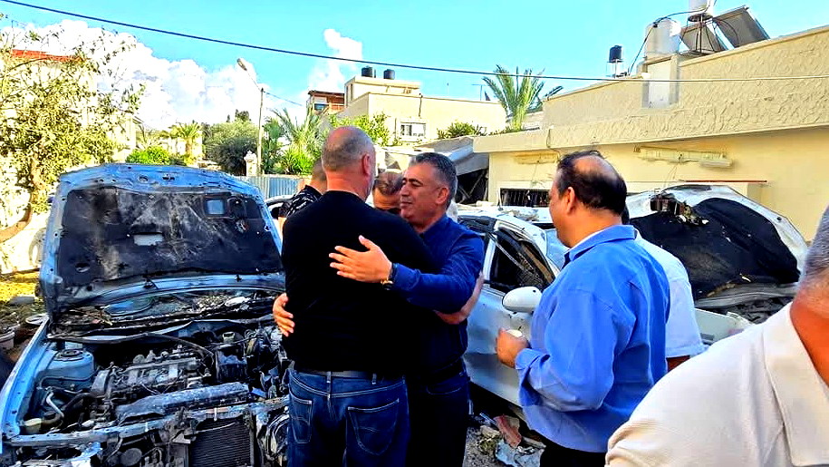 الجبهة تنظم زيارة تفقدية للبيوت المتضررة في الطيرة