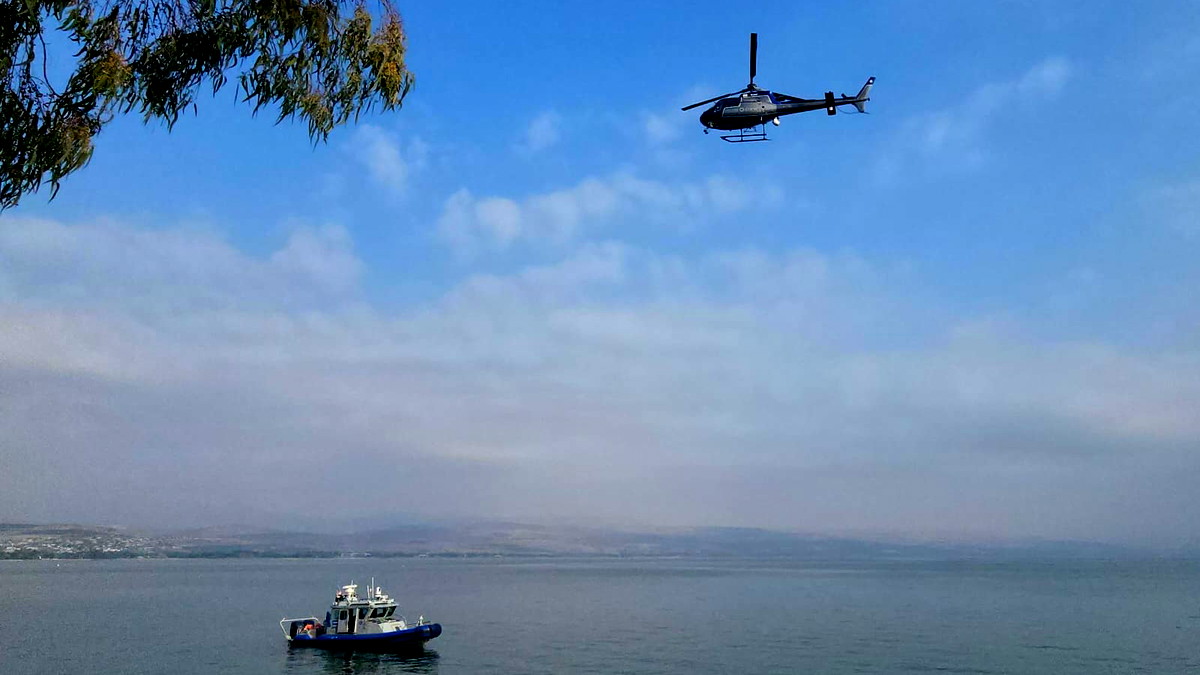 الشرطة: استمرار عمليات البحث عن الرجل الذي دخل الى بحيرة طبريا واختفت آثاره صباح أمس