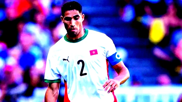 عرض بقيمة 100 مليون يورو يهدد مستقبل أشرف حكيمي مع باريس سان جيرمان