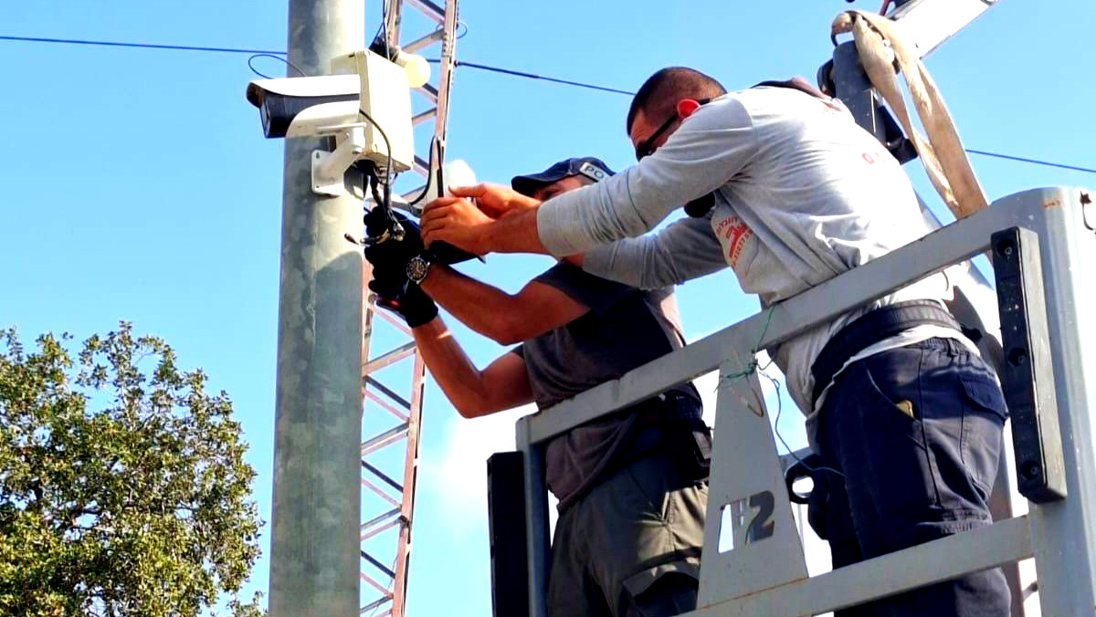  الكعبية: إزالة كاميرات مراقبة من الحيّز العام وضبط العديد من قطع السلاح والذخيرة... اعتقال ثلاثة مشتبهين