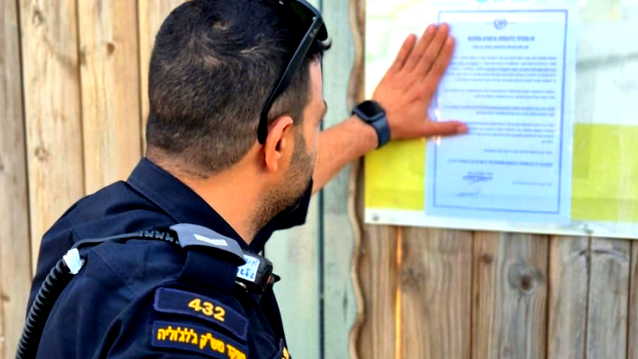 إغلاق منجرة لمدة 30 يومًا في كفر قاسم بعد العثور على عامل غير قانوني يعمل فيها