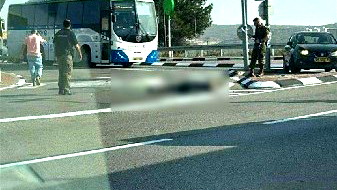 إصابة إسرائيليَين (26، 15عامًا) إثر عملية دهس بالقرب من رام الله... تمّ تحييد المنفذ في المكان