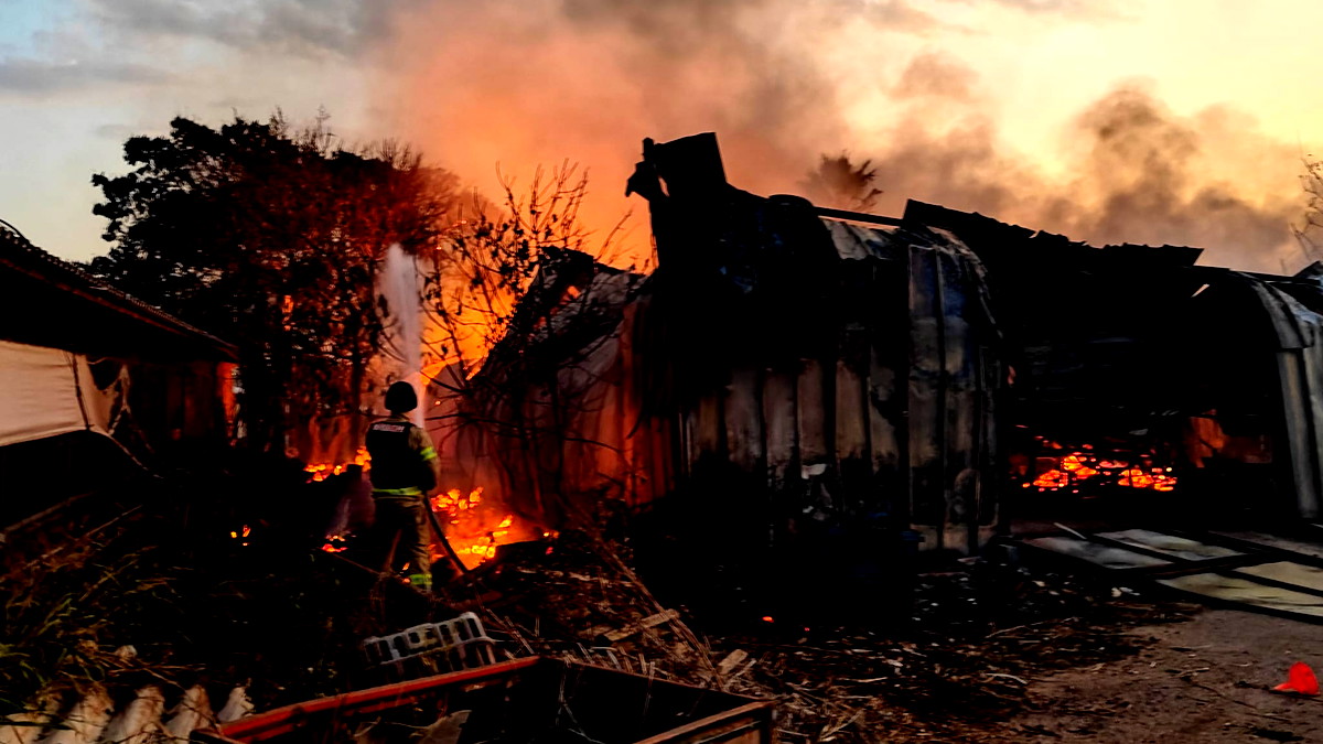 فيديو وصور| افيفيم: طواقم الإطفاء والإنقاذ تعمل على إخماد الحرائق إثر إطلاق رشقة صاروخية من جنوب لبنان... اصابة شخصين بجراح متوسطة