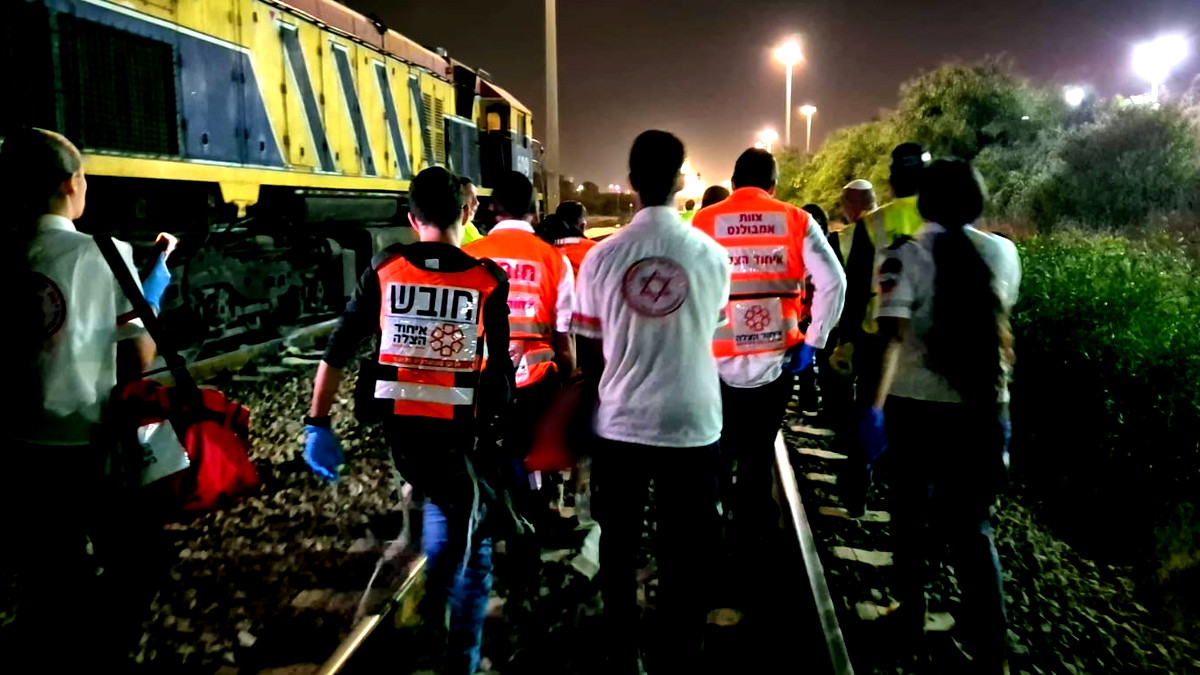 اصابة رجل بجراح خطيرة بعد تعرضه للدهس من قطار في اشدود 