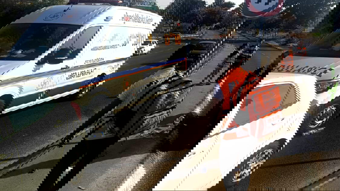 إصابة راكب سكوتر كهربائي (40 عامًا) بجراح خطيرة جرّاء اصطدامه بعمود بكريات عكرون