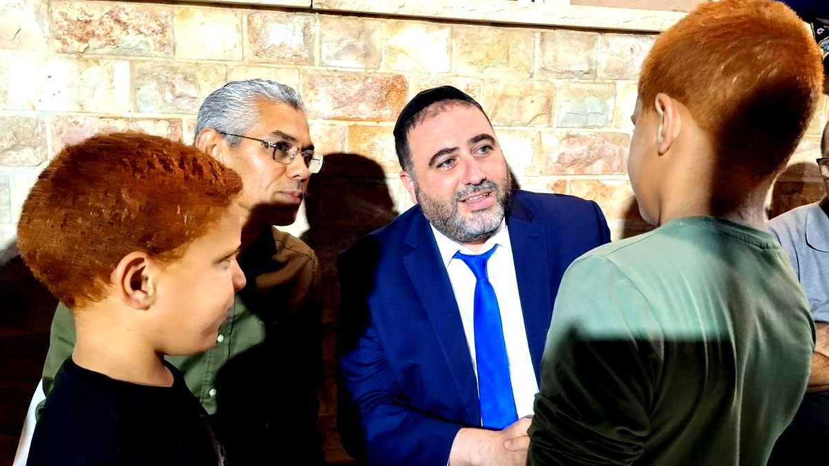 وزير الداخلية موشيه أربيل يقدم واجب العزاء في باقة الغربية: سنعمل معاً لوقف جرائم القتل الشنيعة في المجتمع العربي