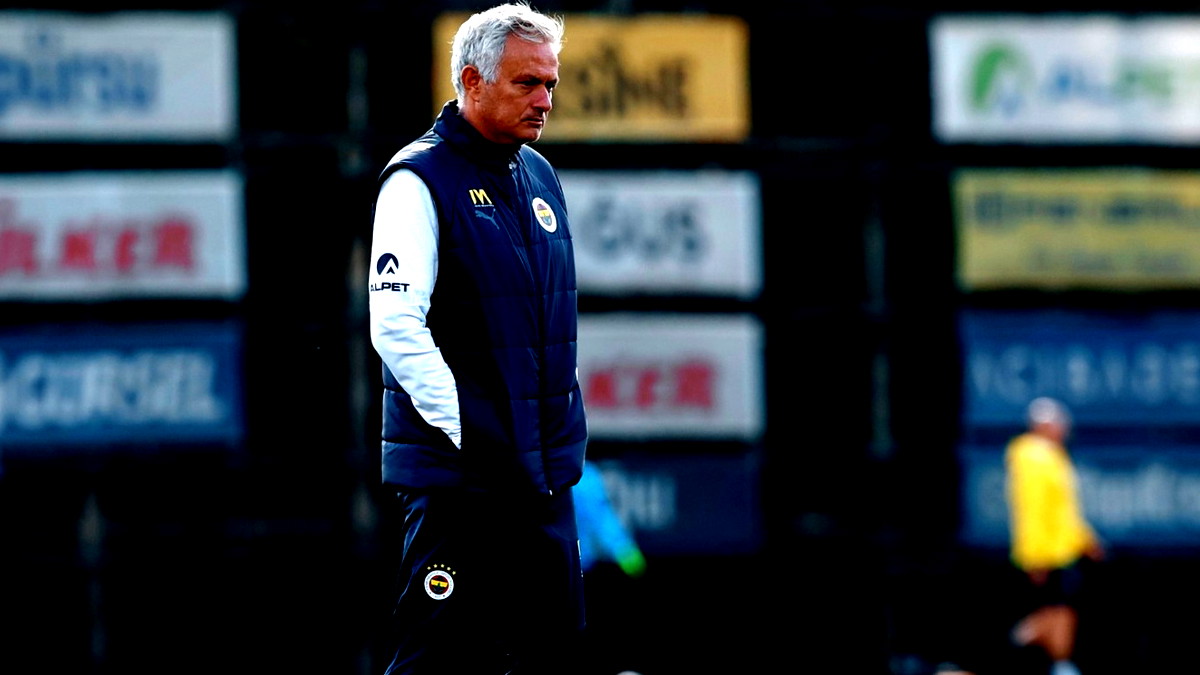 مورينيو "المنبوذ في تركيا" جاهز للعودة إلى الدوري الإنجليزي