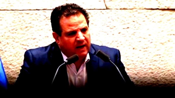 في أعقاب مطالبته بحظر بيع السلاح لإسرائيل في لندن... منظمة بيتسالمو اليمينية تحرّض ضد النائب عودة وتطالب بإبعاده