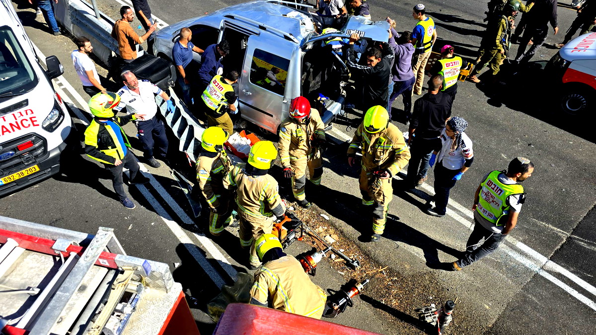 منطقة القدس: إطلاق نار خلال تخليص عالق إثر تعرّضه لحادث طرق على شارع 60