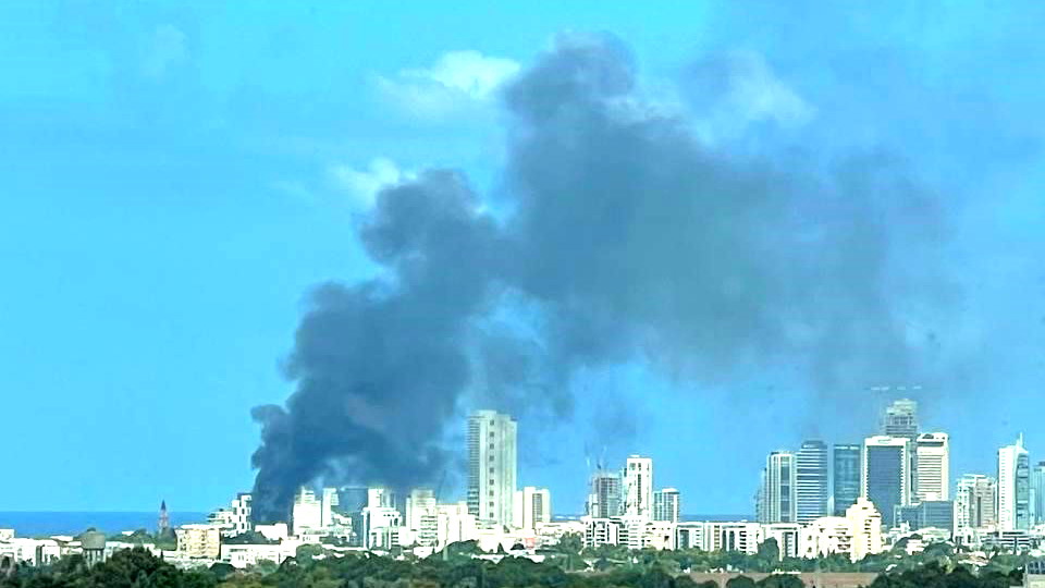  وكالة الأنباء السّورية: ارتقاء 36 مدنيًا وإصابة 50 آخرين بعد قصفٍ إسرائيليّ استهدف عددًا من الأبنية في مدينة تدمر