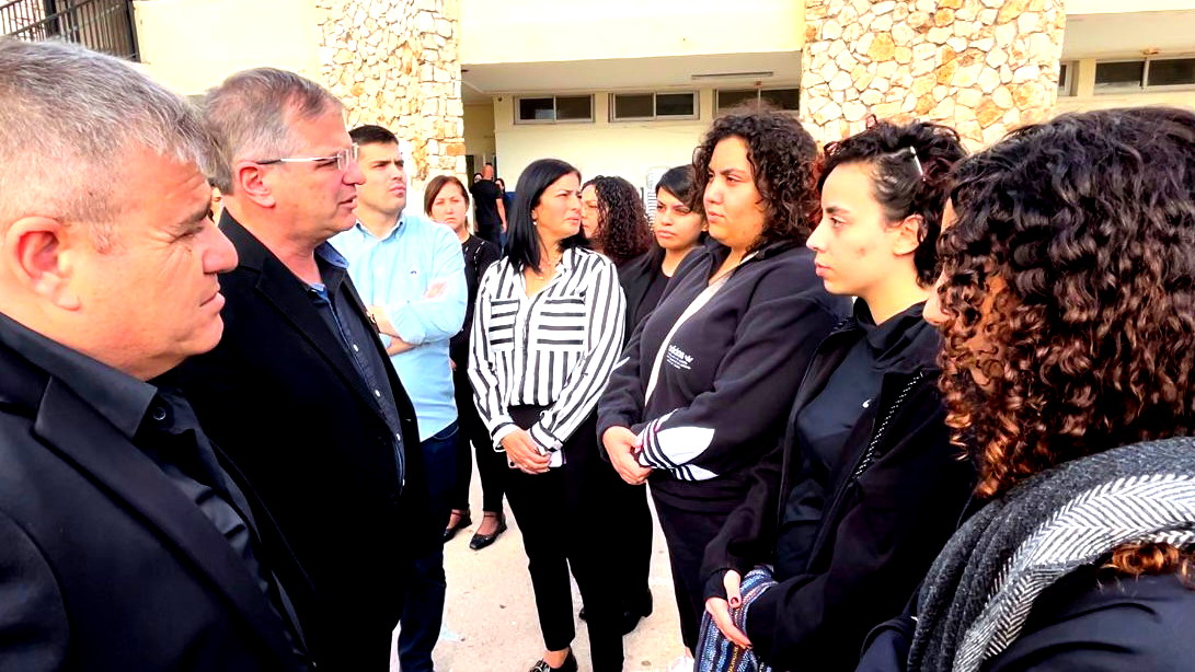 وزير التعليم يعزي عائلة المربية صفاء قط عواد في شفاعمرو