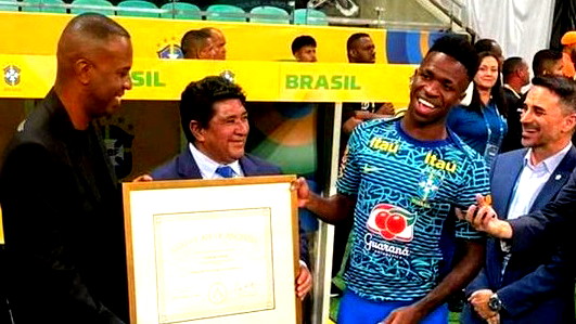 مفاجأة .. اختبار DNA يكشف انتماء فينيسيوس إلى الكاميرون