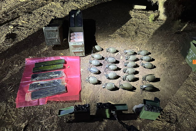 اعتقال جنديين بشبهة سرقة أسلحة من قاعدة للجيش الإسرائيلي في الجنوب وبيعها مقابل آلاف الشواقل