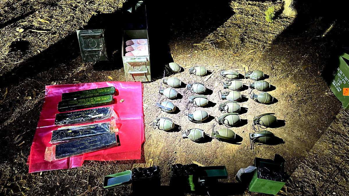 اعتقال جنديين بشبهة سرقة أسلحة من قاعدة للجيش الإسرائيلي في الجنوب وبيعها مقابل آلاف الشواقل