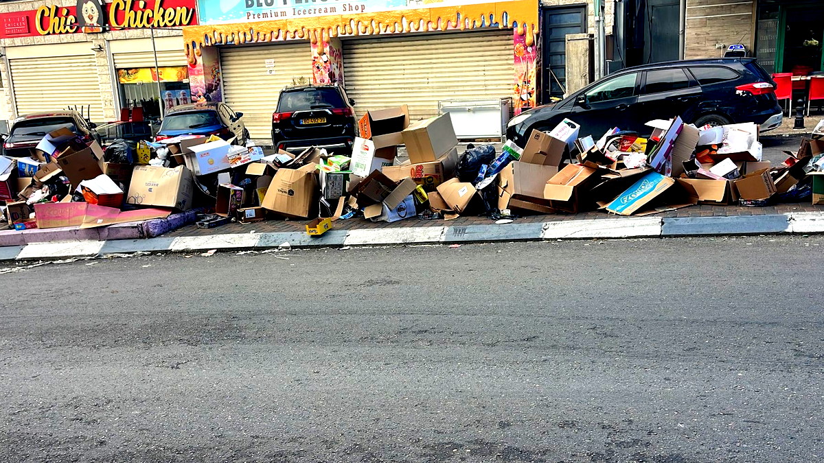 الناصرة: تخصيص ميزانية من وزارة المالية لتفعيل مقاول لبدء عمليات جمع النفايات في المدينة