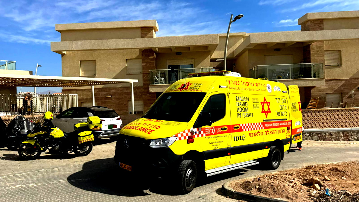 إصابة عامل (50 عامًا) بجروح خطيرة إثر سقوطه عن ارتفاع خلال عمله بورشة للترميمات في إيلات