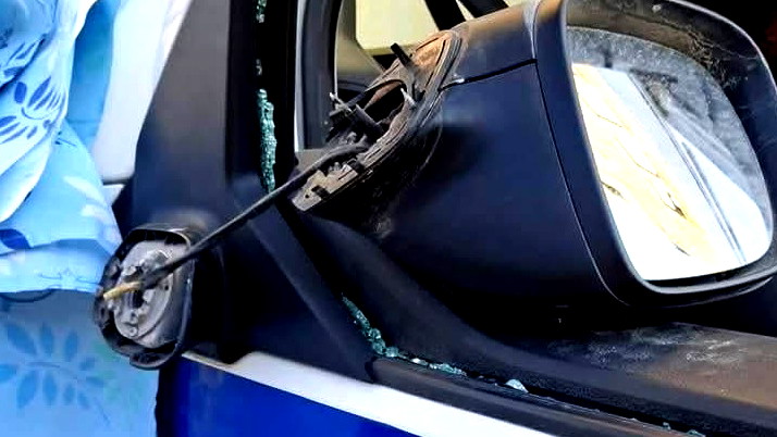 طلاب صف سادس في الناصرة يحطمون سيارة إسعاف