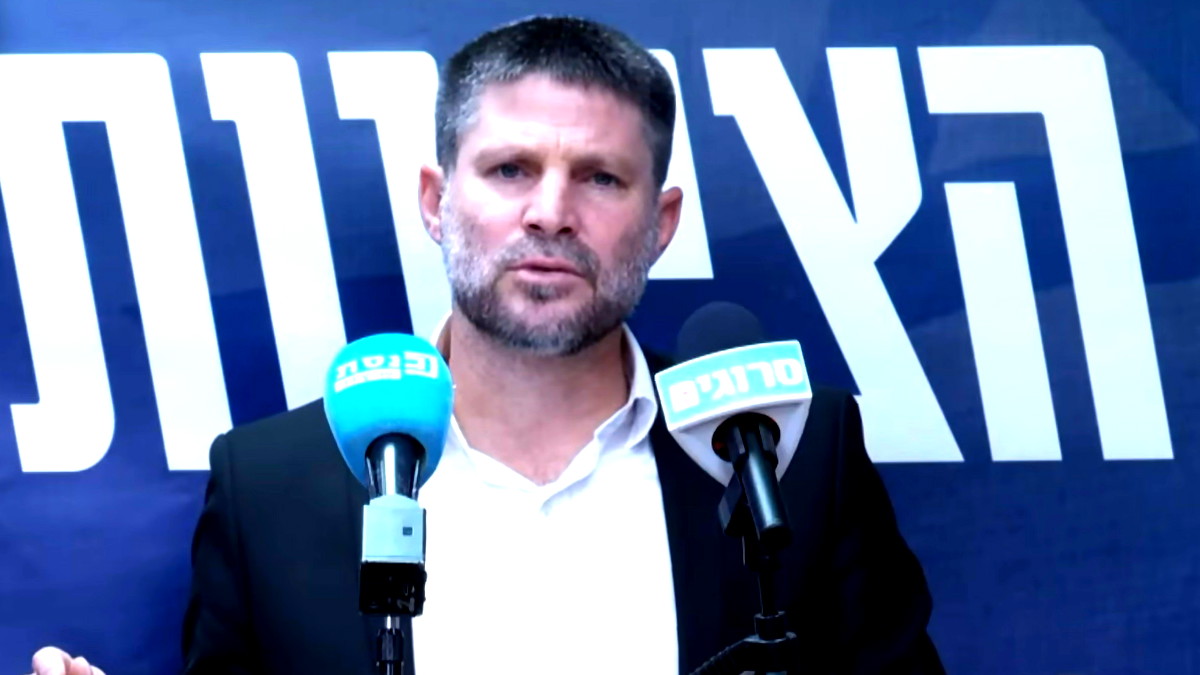 سموتريتش يدعو إلى خفض عدد سكان غزة للنصف من خلال تشجيع الهجرة الطوعية