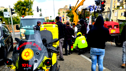 إصابة شاب (25 عامًا) بجروح متوسّطة إثر سقوطه عن ارتفاع 15 مترًا خلال عمله في مدينة عكّا