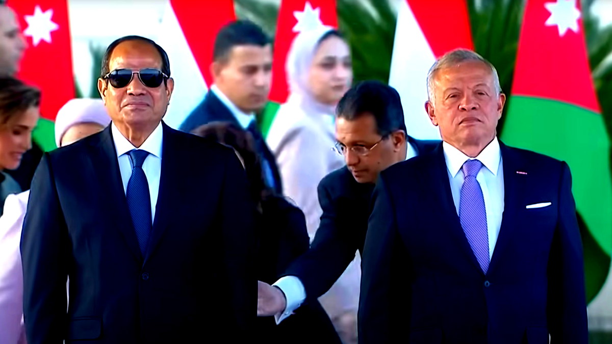 ملك الأردن والرئيس المصري يشددان على أهمية وقف الحرب