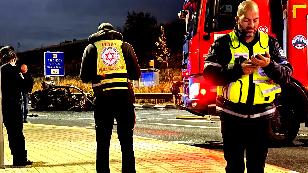 فيديو- الرملة: مقتل شخصين جراء انفجار سيارة على شارع 200