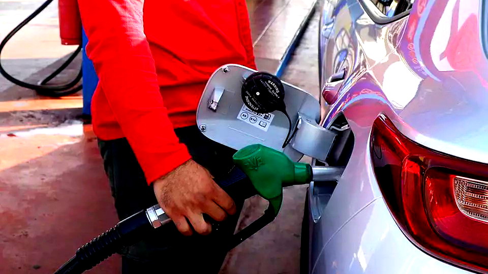  انخفاض جديد في أسعار الوقود بدءًا من فجر الأحد المقبل- لتر البنزين 7.12 شاقلًا 
